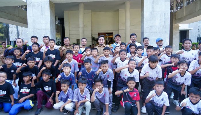 Wali Kota Robinsar Beri Motivasi Pesepakbola Muda Jelang GEAS National Championship ke-8 di Depok